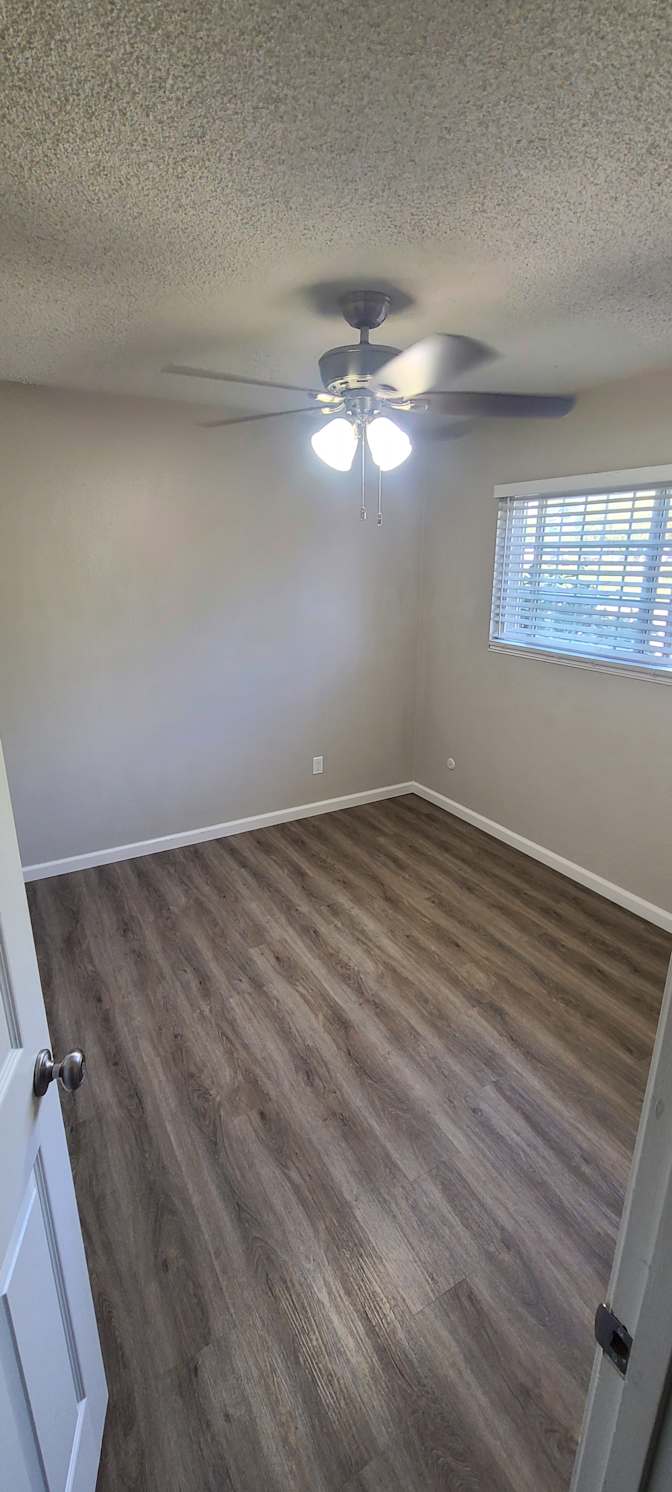 Emmanuel Flores's room