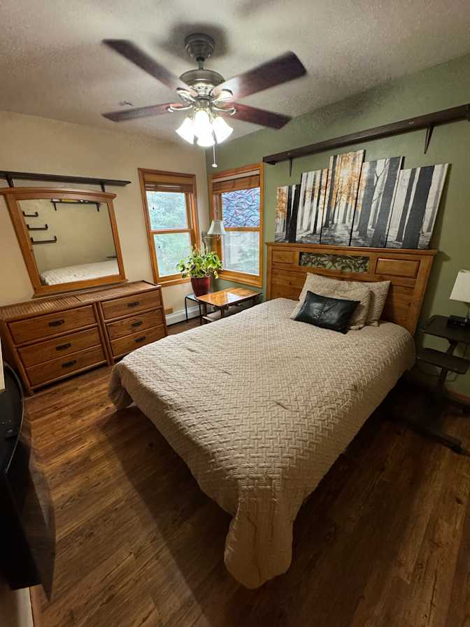 Jeffery Lampas's room