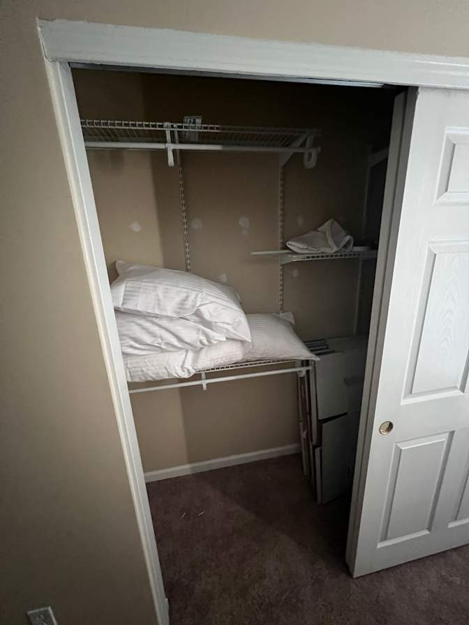 Dezel's room