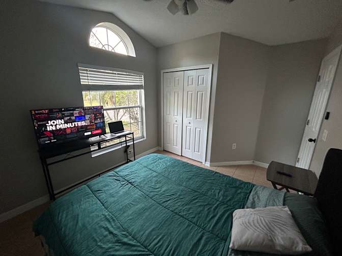 Roberto's room
