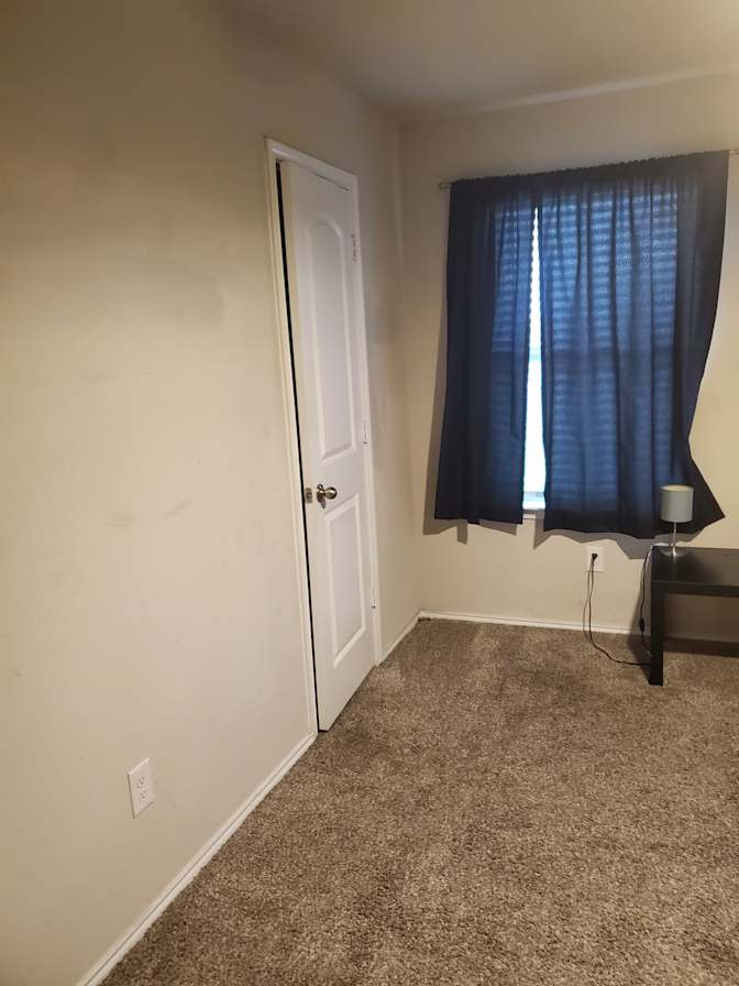 Luis's room