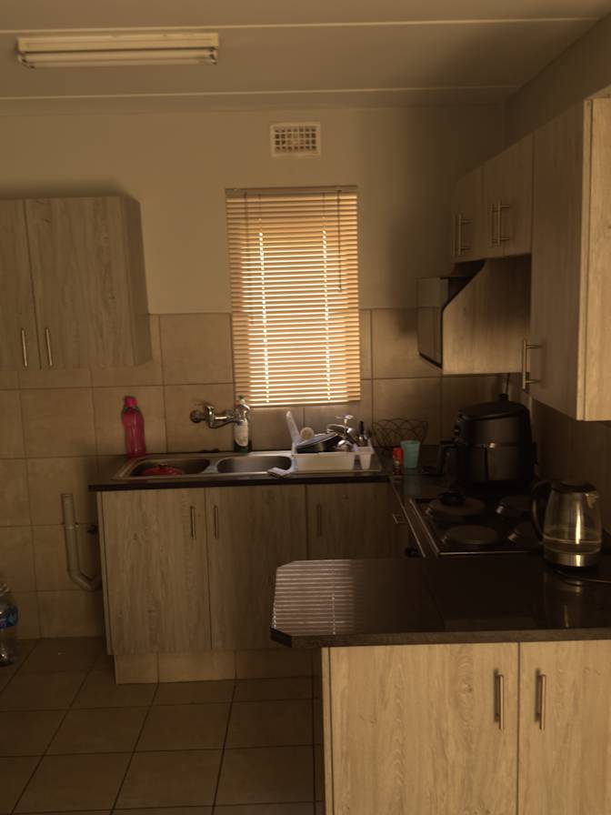 SAMI SIMON's room