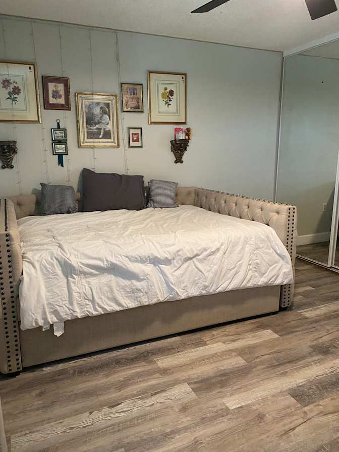 Lecelle's room