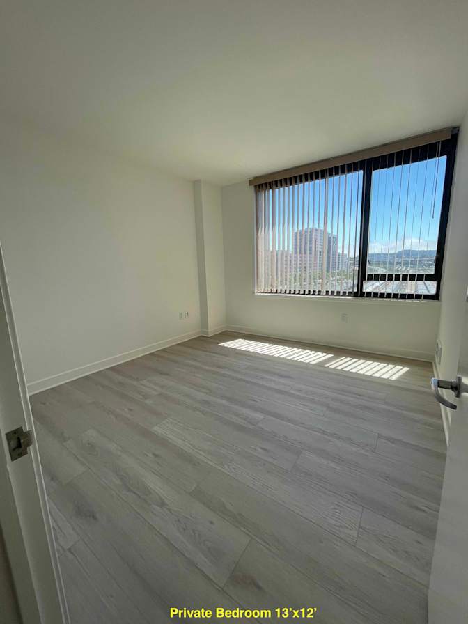 Golden Gate Rentals's room