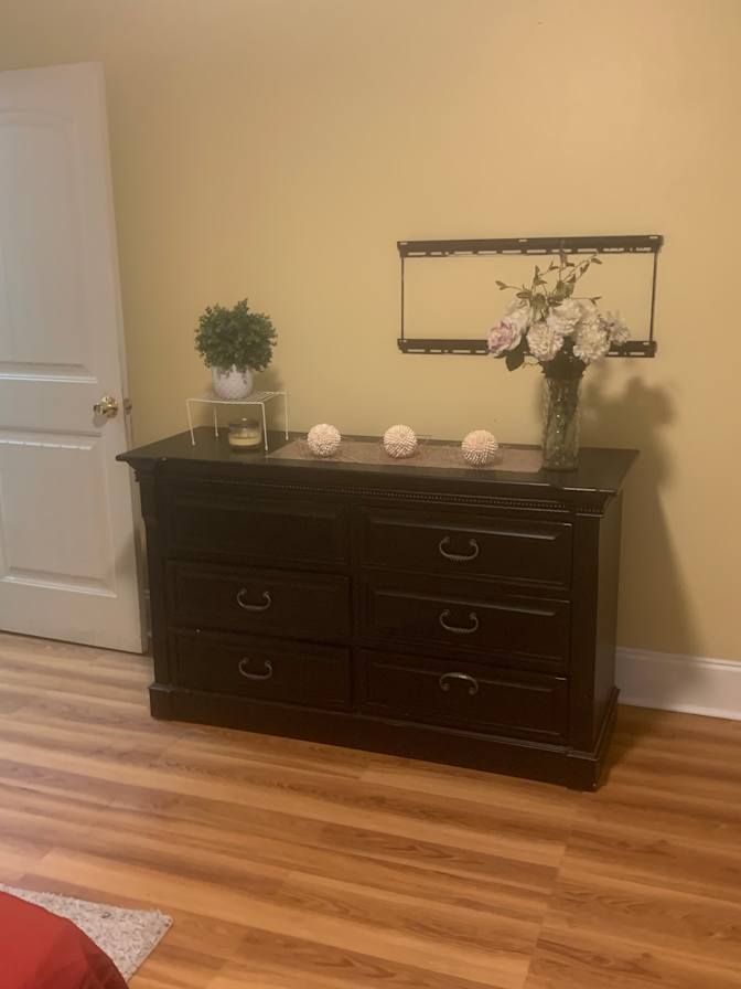 Dee's room