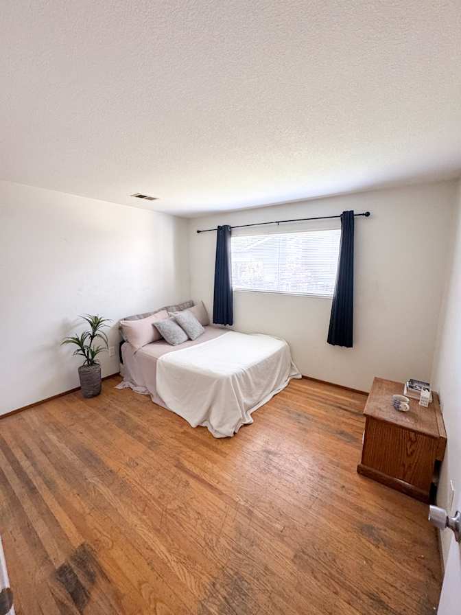 Edjean's room