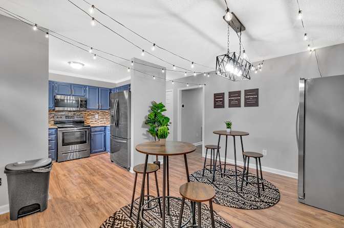 lifedoorrentals's room