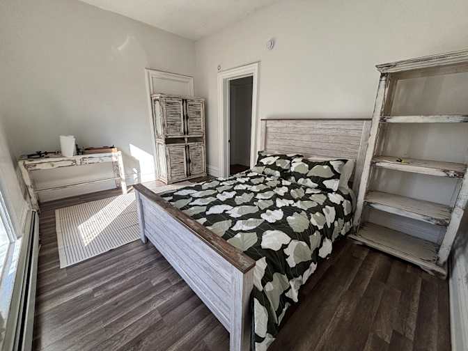 Yang K L's room
