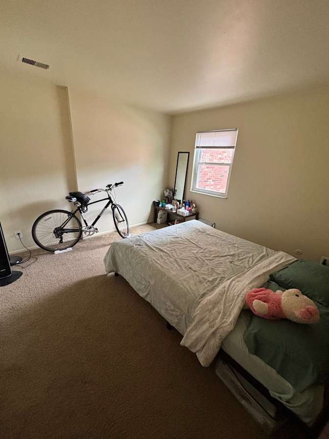 Mahla Sarfaraz Khabbaz's room