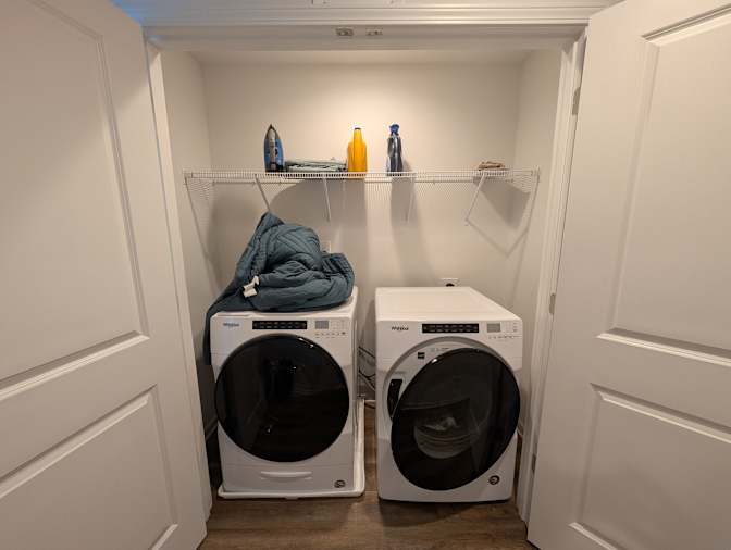 Alcove Rooms's room