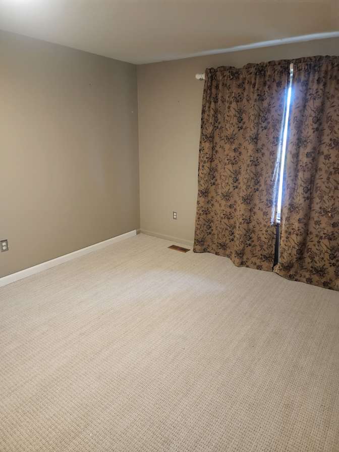 Enrique's room