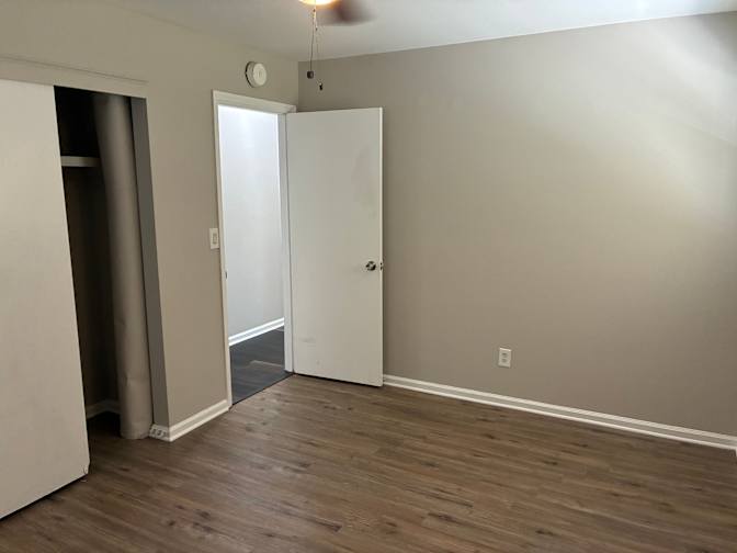 Alcove Rooms's room