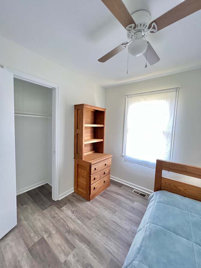 Carlos's room