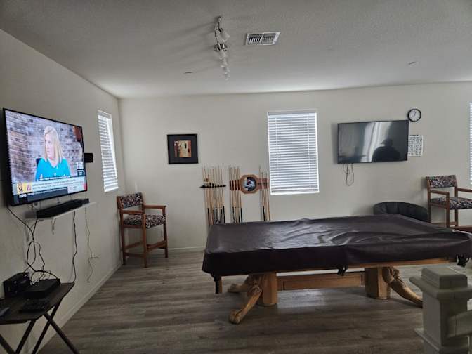 Moe's room