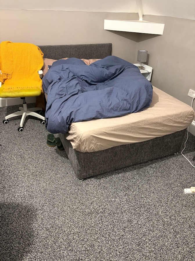 Efe's room