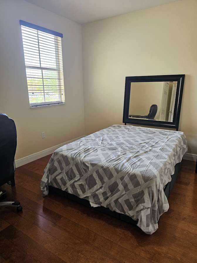 Eduardo's room