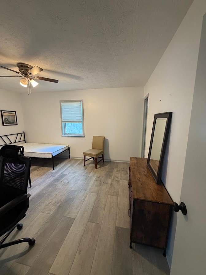 Alcove Rooms's room