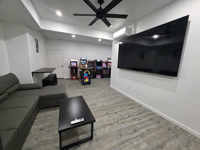 CARLOS's room