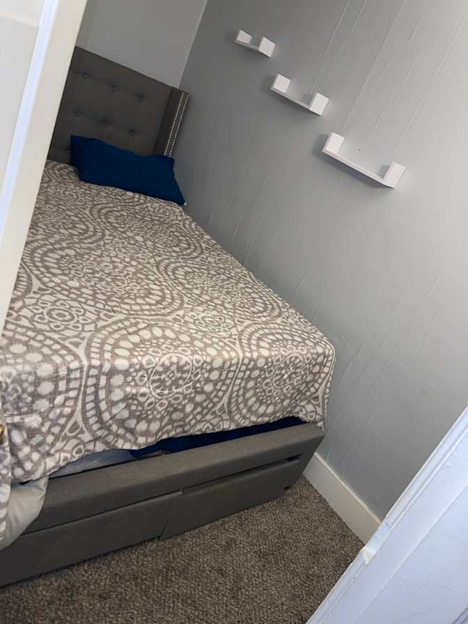 Yanaira's room