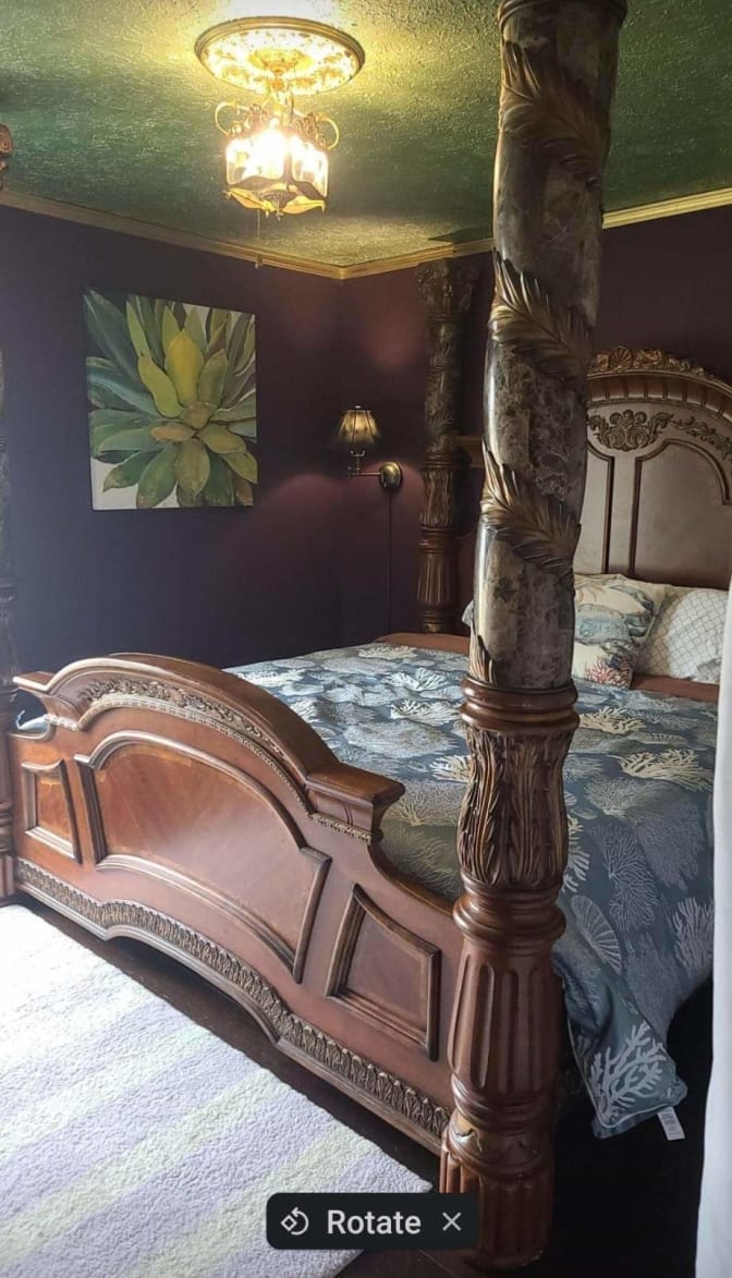 Truly's room
