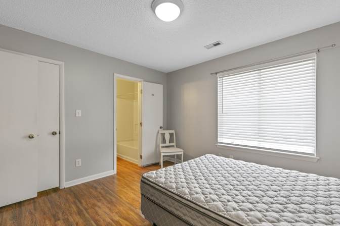 Alcove Rooms's room