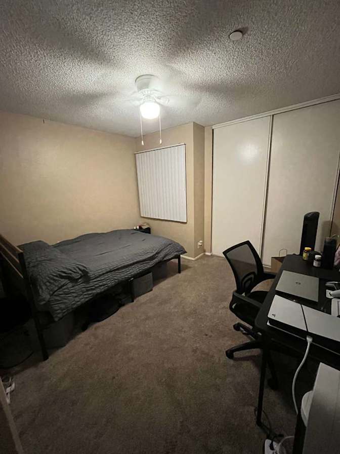 Oscar Iglesias's room