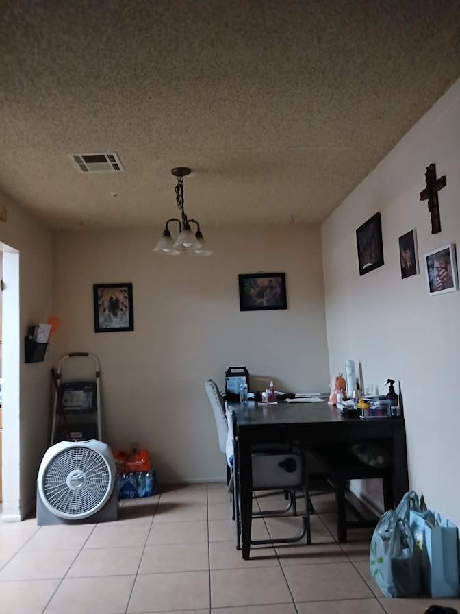 carlos's room
