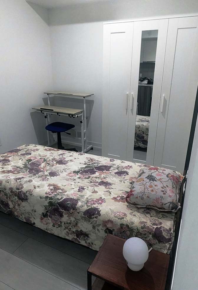 Furnished Room - steps to subway's room