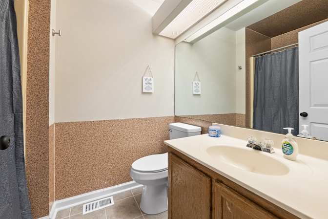 lifedoorrentals's room