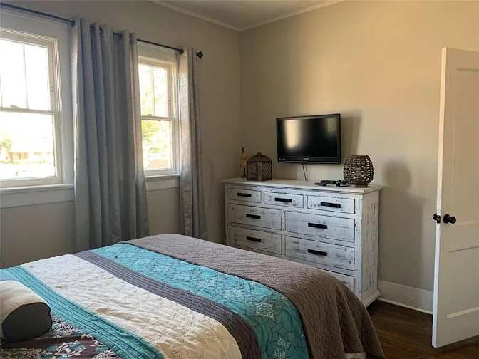 Alcove Rooms's room