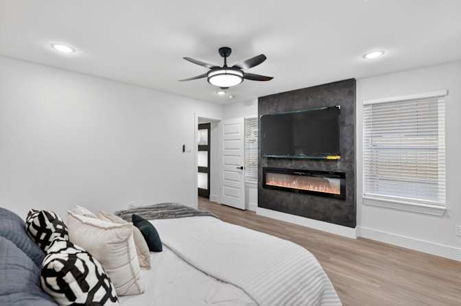 sam's room
