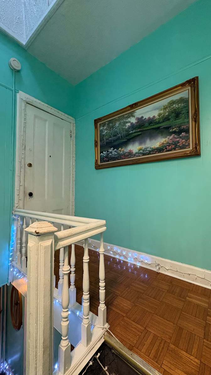 Luis's room