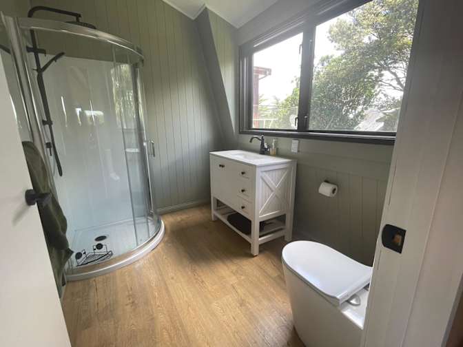 Carrie and Wayne Roberts's room