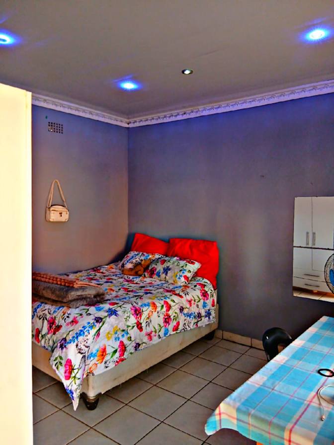 Kayla's room