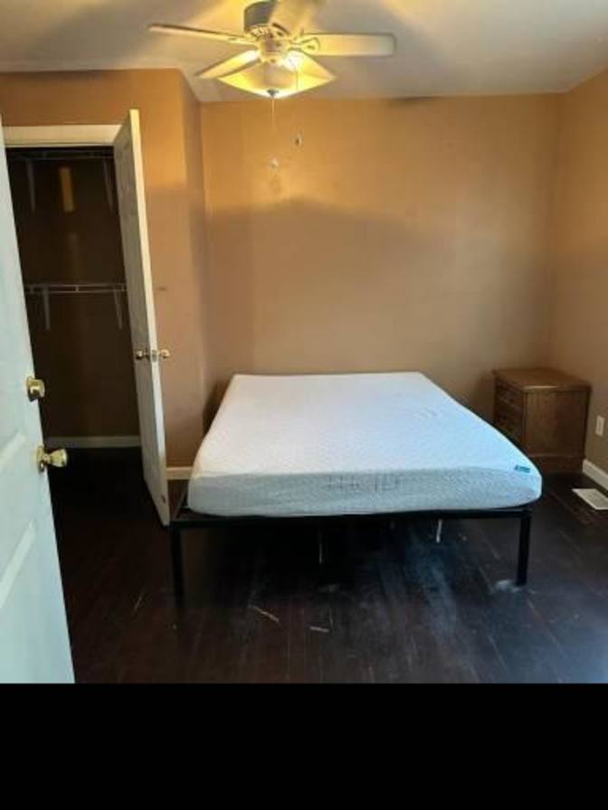 Dynelle's room