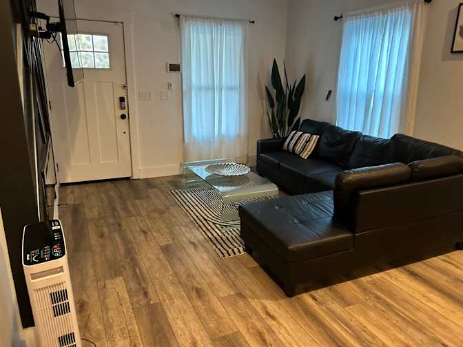Alcove Rooms's room