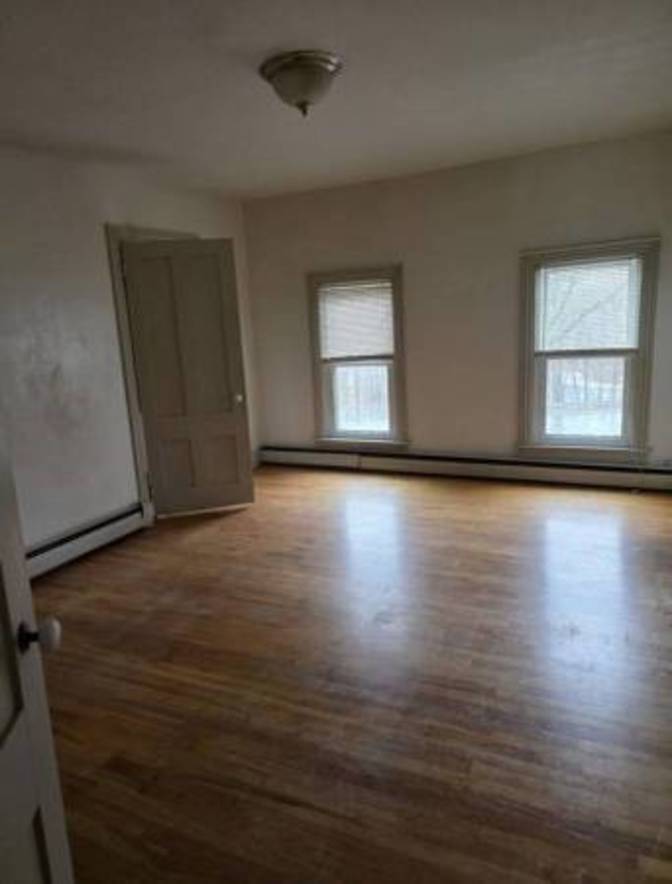 Available now's room