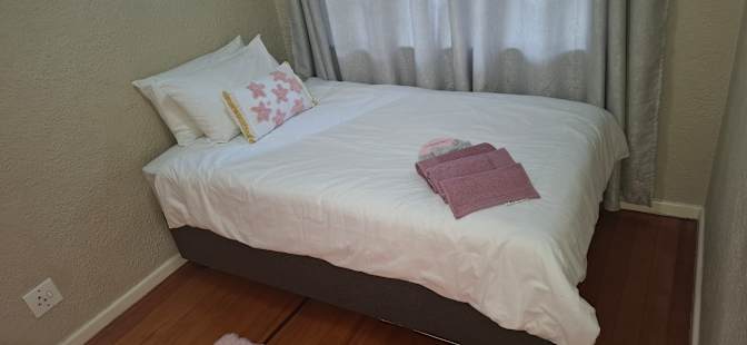 Lee's room