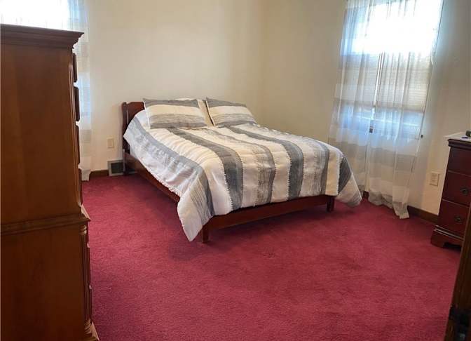 Lyno  - Tiff's room