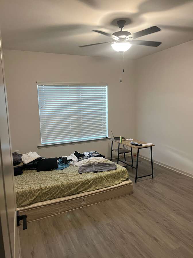 gedeon's room