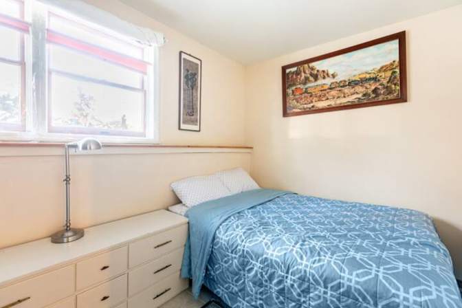 Tee Lee's room