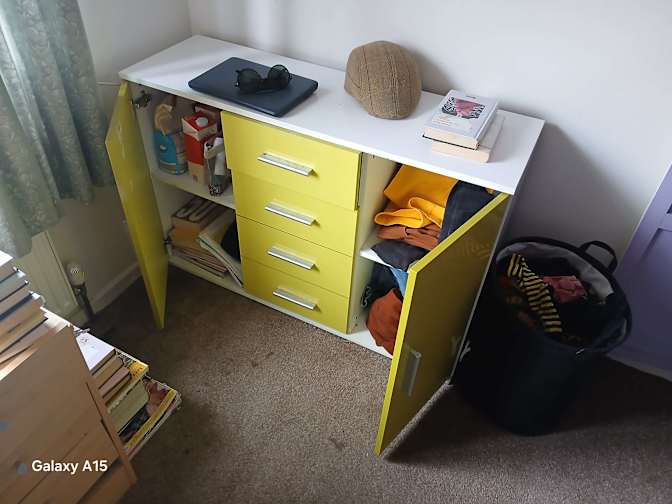 JORGE's room