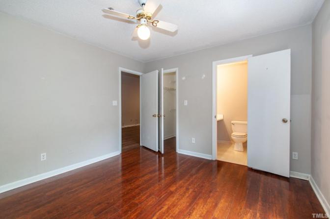 Alcove Rooms's room