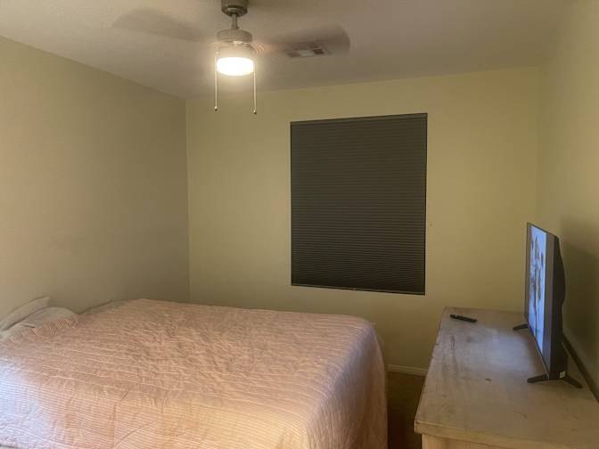 Carlos's room