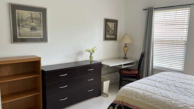 YASMINE's room