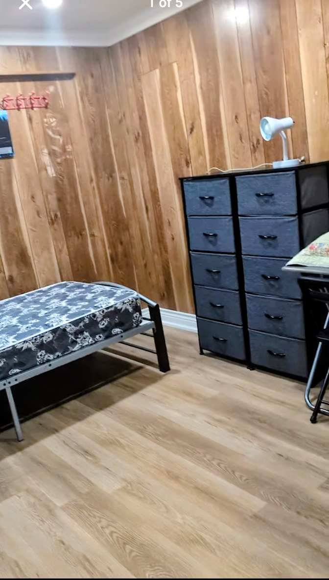 NAHID NASHIMA's room