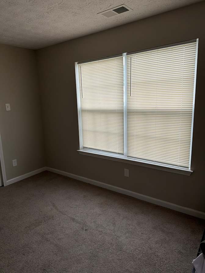 Ginikki Crafter's room