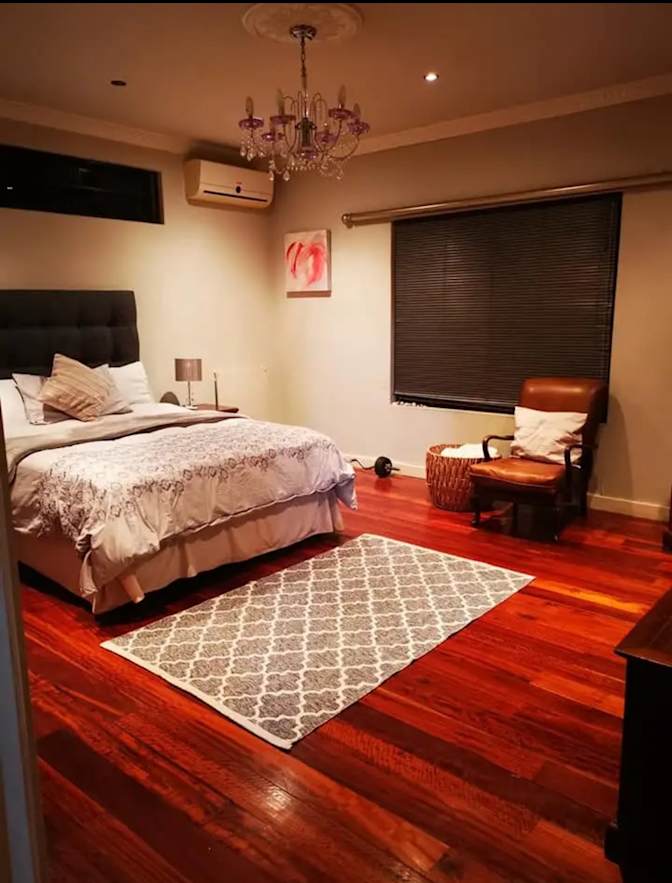 Dominique Menezes's room