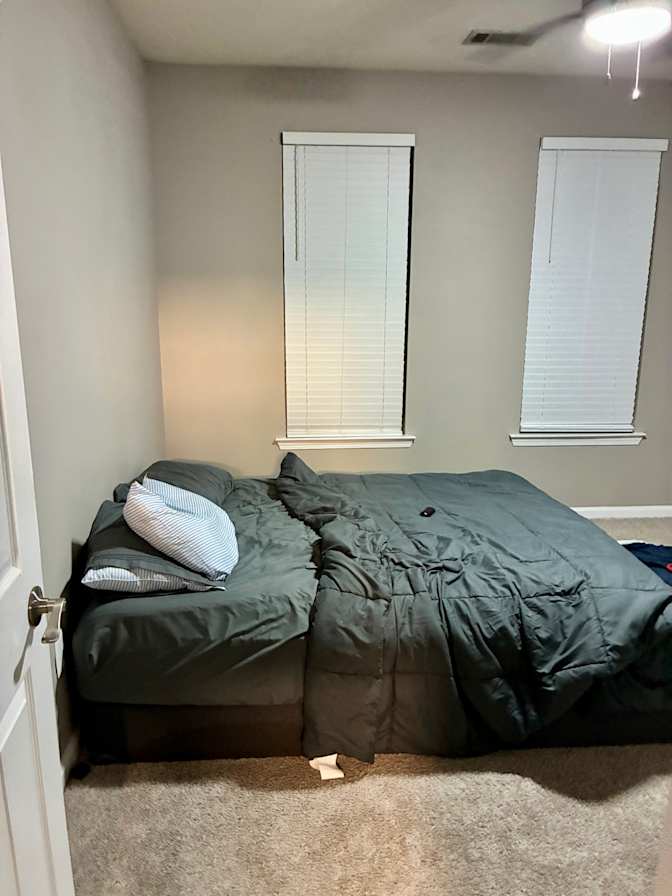 Dee's room