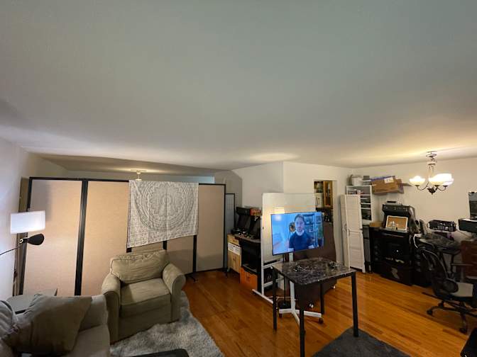 Large PRIVATE BEDROOM with Vanity Room Sink - Walk-in Closet - Danbury Connecticut's room